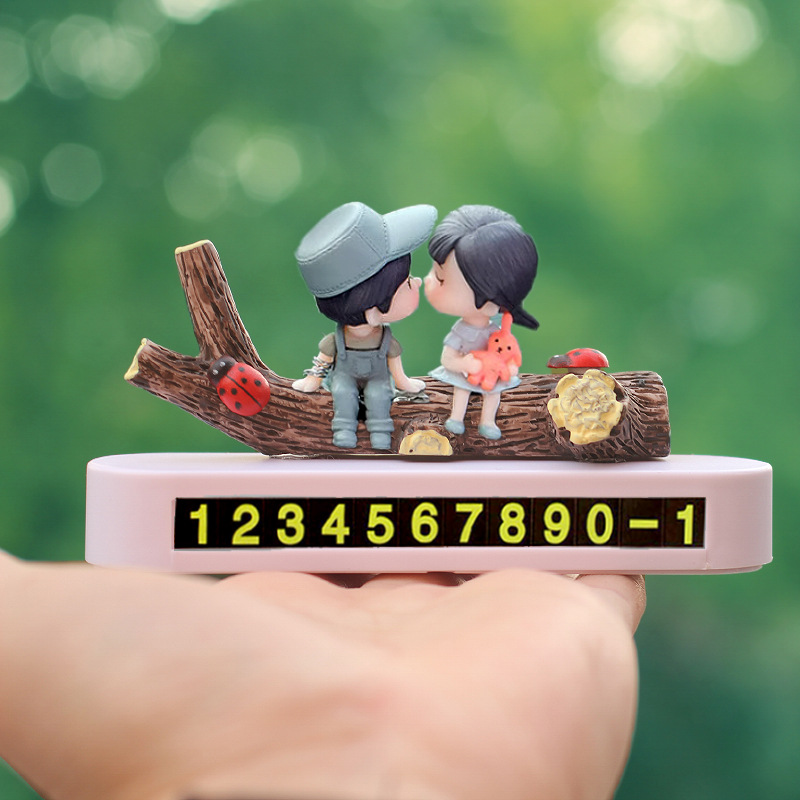 Coche pareja muñeca decoración placa de estacionamiento automóvil estacionamiento temporal placa de número de teléfono de automóvil móvil celebridad de Internet dibujos animados mujer