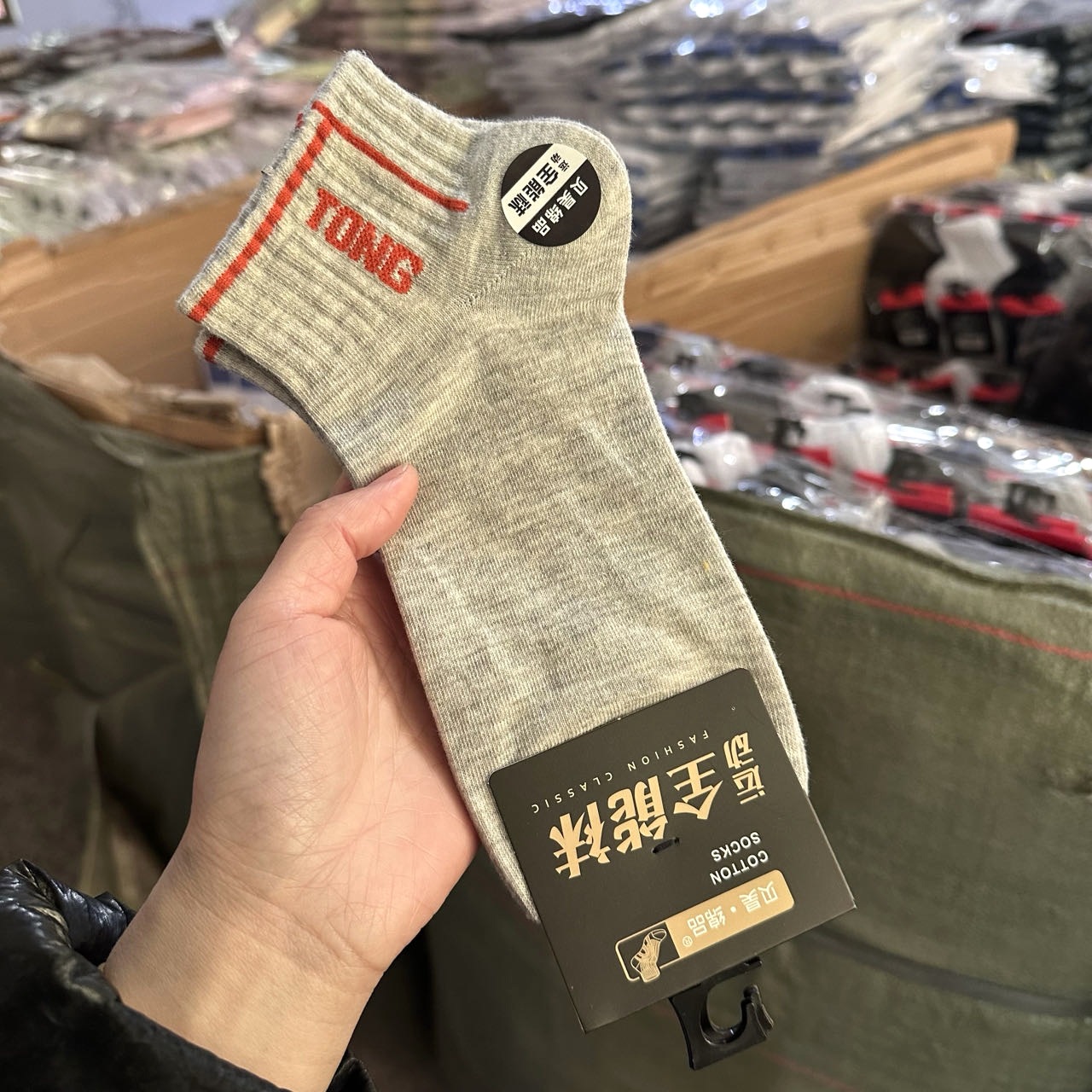 Suministro de puestos callejeros, calcetines para niñas, calcetines deportivos de moda para estudiantes, calcetines de tubo corto, calcetines de mujer coreana, calcetines de hombre de corte bajo de moda