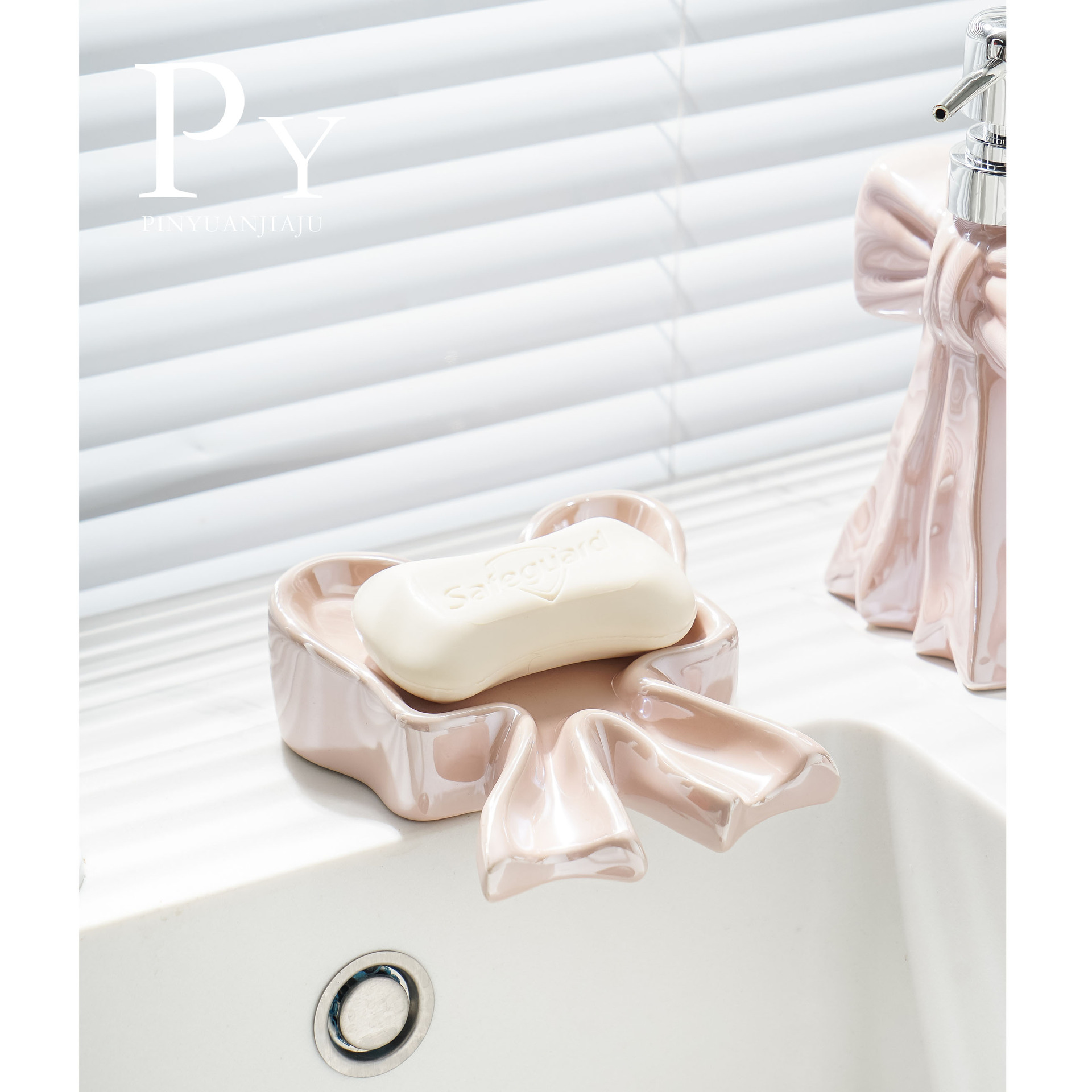 Jabonera de cerámica en forma de arco con drenaje para lavabo de baño, creativa, de alta gama, ligera y lujosa, soporte para jabón transfronterizo.