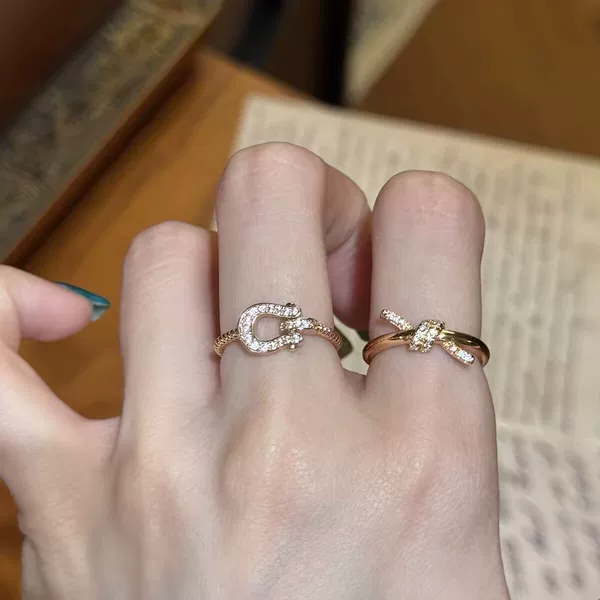 Vintage-style layered sparkling diamond horseshoe knot ring for women, light luxury pig nose zirconia, high-end niche exquisite ring