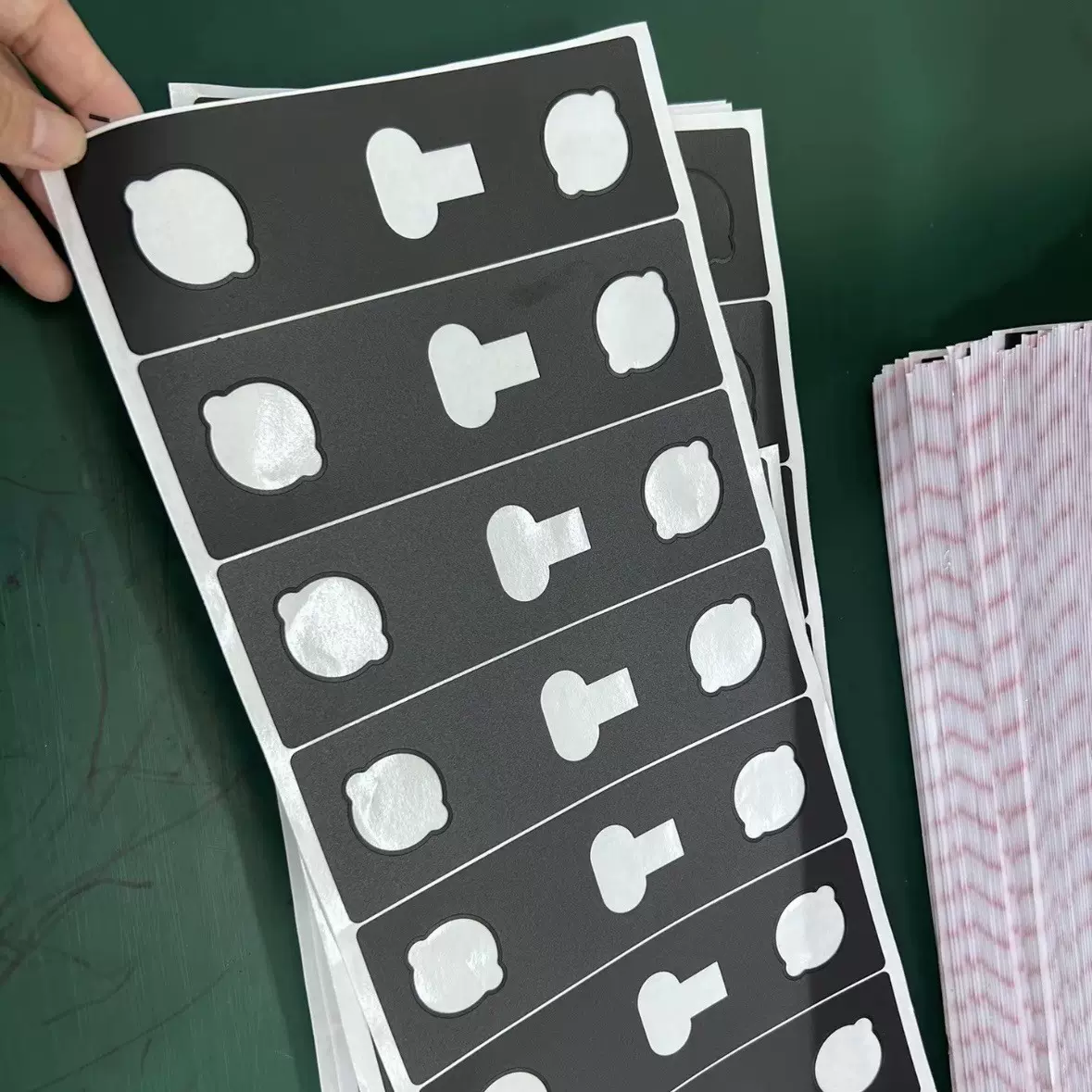 pc绝缘麦拉片 大单体电池绝缘垫 PC背胶防火阻燃电芯顶盖绝缘垫片