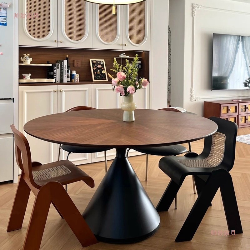 Medieval Style Round Dining Table for Home Small Apartment French Retro Nordic American Walnut Wabi-Sabi Style Round Dining Table and Chairs