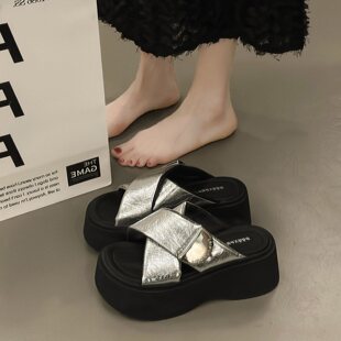 8cm��ײ�ʺ�Л���ЬŮ�ļ��⴩2026�¿�С�����ɸ�ܛ�����ߛ�Ь