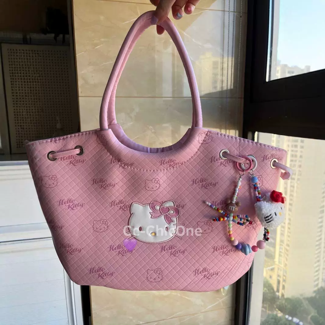 Сумка-тоут (Hello Kitty) 38×10×22 см, вместительная кожзам-образная дорожная сумка с подвеской