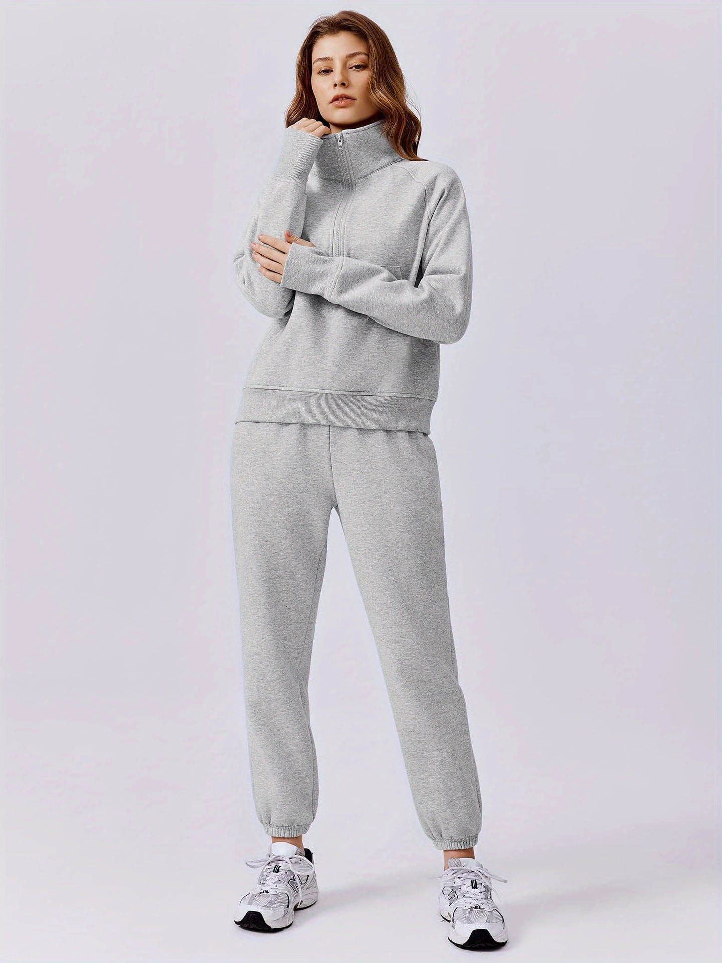 Женский комплект из двух частей: флисовый свитшот с половинной молнией и спортивные штаны