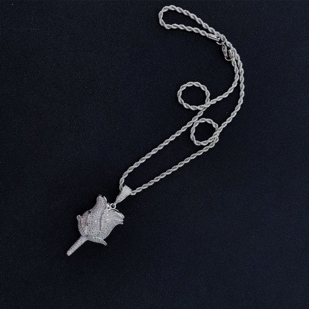 Elegante collana con ciondolo a rosa e zirconi da donna_voghion.com