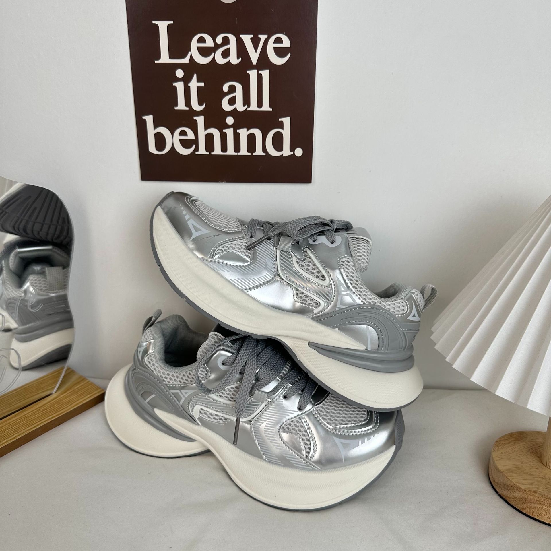 2024 yuanbo nuevos zapatos de malla transpirables para mujeres de verano con una parte inferior gruesa, zapatos de padre de estilo coreano, zapatos de mujer universales
