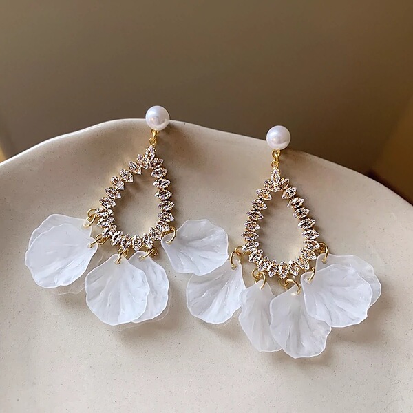 Acrylic fashionable earrings with zircon drop-shaped with tassels