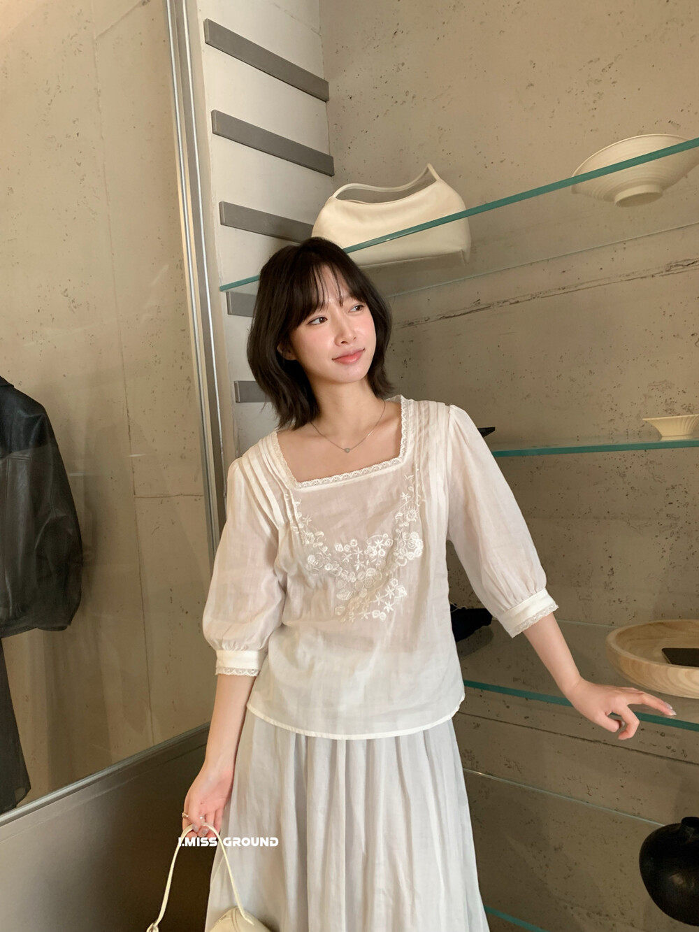 Áo sơ mi nữ cổ vuông tay bồng thêu ren hoa mùa hè — màu trắng, Xanh da trờicolor chi tiết 3