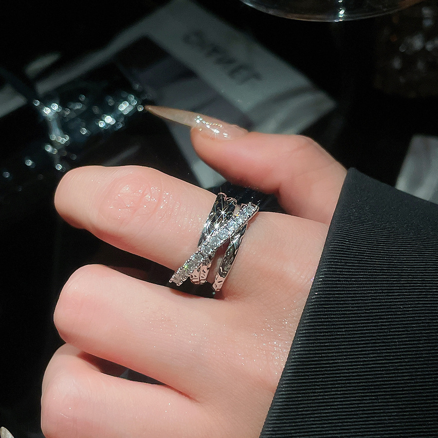 Corea del Sur ins triángulo circón anillo abierto nicho creativo versátil anillo de dedo índice elegante lujo ligero accesorios de alto sentido