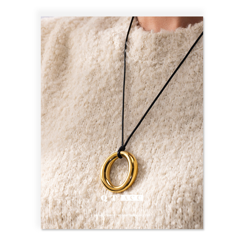 Europa y América transfronterizos círculo de acero inoxidable remolino collar de cuerda de titanio simple versátil otoño y invierno nueva cadena de suéter de acero de titanio image 1