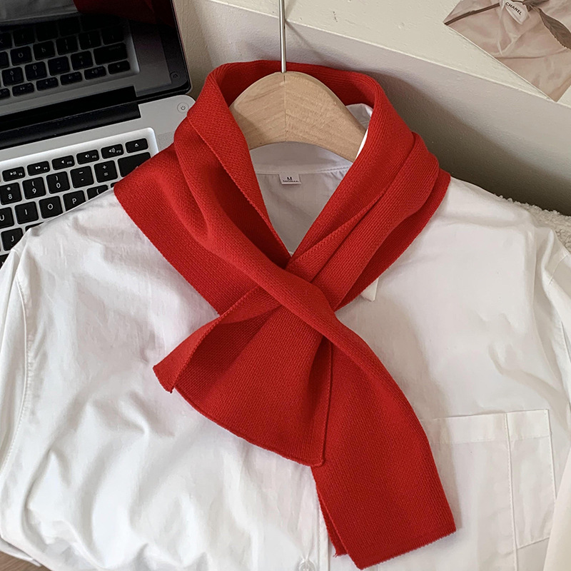 Sopa de punto de alta sensación de otoño y invierno nueva bufandas coreanas de color sólido decoración universal calentamiento del cuello cruzado