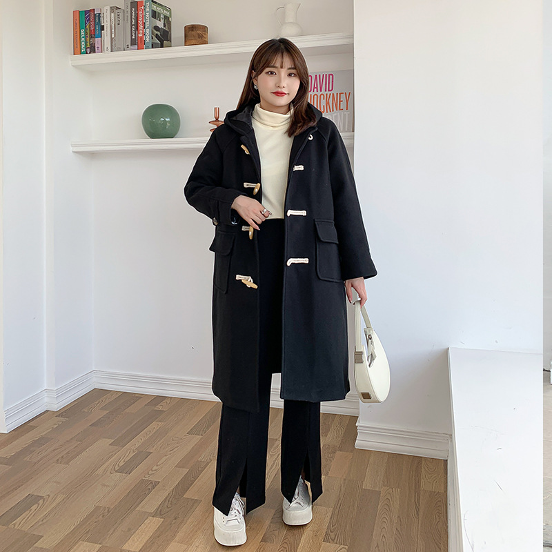 Ropa de talla grande para mujer para otoño e invierno, abrigo de lana acolchado grueso con elegantes botones de palanca y capucha, modelo 2651.