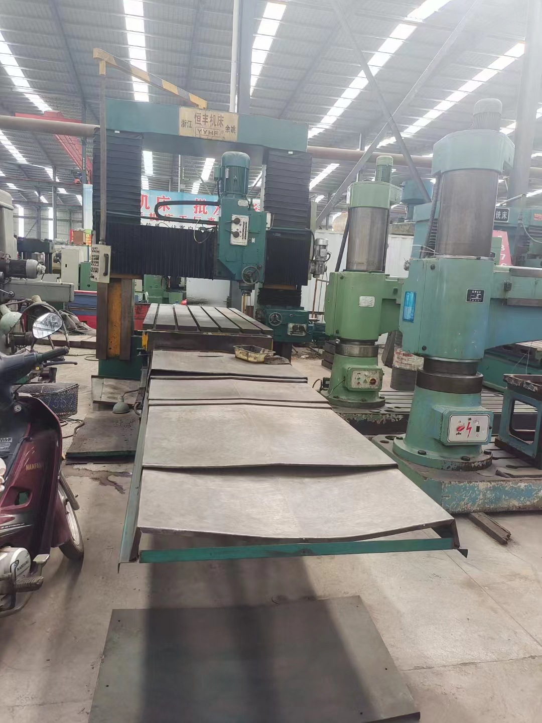 处理二手恒丰HF-LXD1530龙门铣床立铣头功率7.5切削宽度1.5米