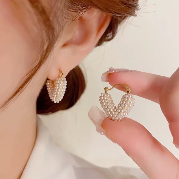 Pearl Earrings, French Retro Heart-Shaped Ear Buckles, Gentle, Delicate, Light Luxury, Simple and High-End, Women's 925 Silver Needle Earrings
