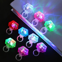 仿大钻石戒指手指灯晚上闪光儿童指环灯发光钻石戒指led发光戒指