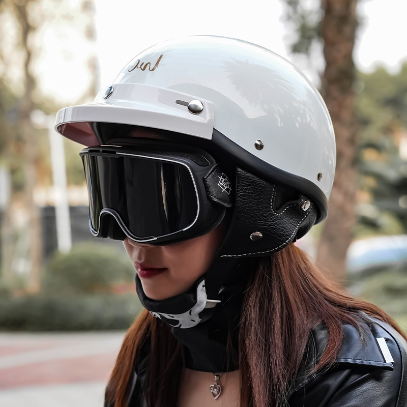 Casco de media cara con certificación 3C para mujer, entrega directa de fábrica de cascos de motocicleta, casco de motocicleta estilo japonés, casco de seguridad para vehículos eléctricos de verano, ligero