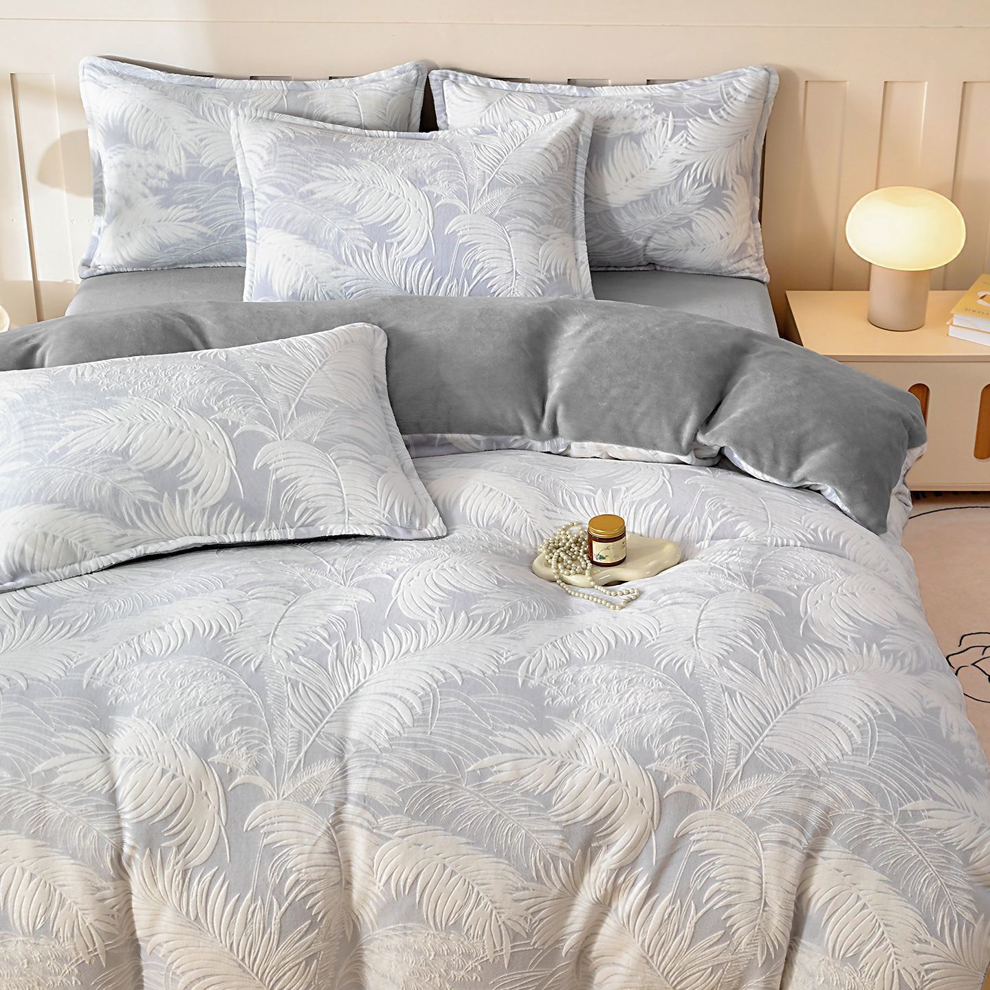 Cama de invierno con cuatro piezas de seda de alta calidad, sábanas de seda de coral gruesas con tres piezas de invierno