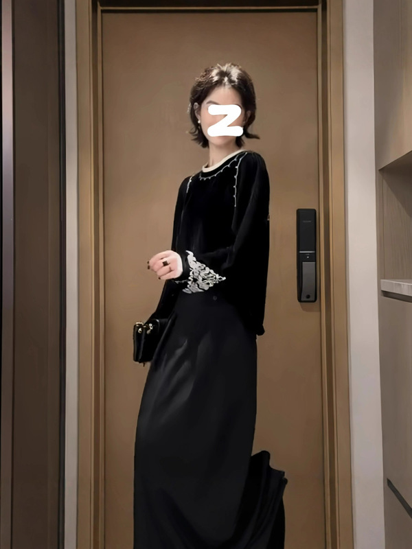 宫廷金丝绒法式衬衫2025秋大码胖MM新款气质优雅黑色圆领刺绣上衣|undefined
