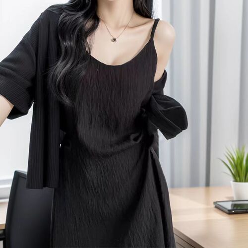 French best-selling fashionable temperament sexy medium-length small black dress, slimming, hiding meat, black retro strapless dress