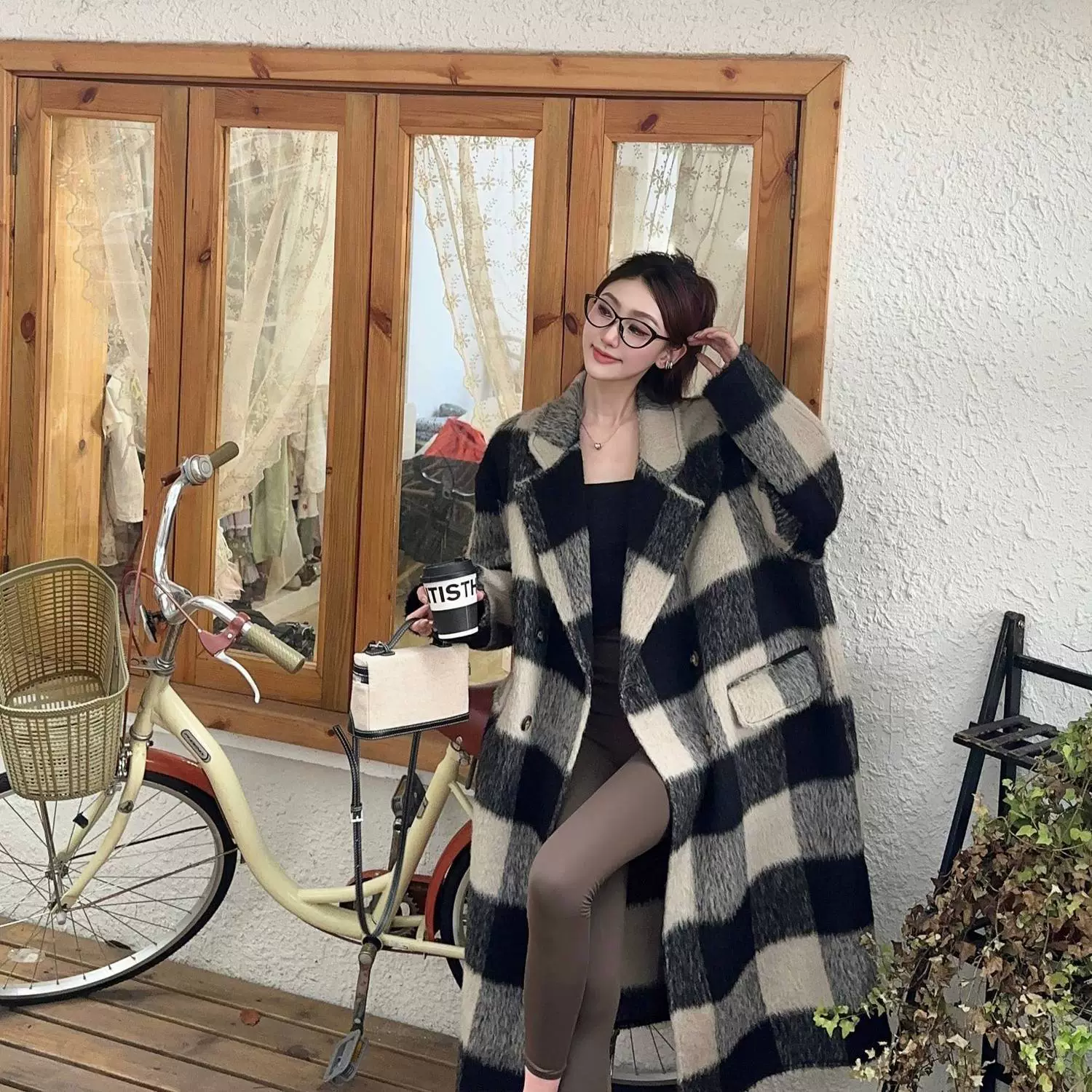 Новая двусторонняя шерстяная куртка для женщин на осень/зиму 2025 года, средней длины, в корейском стиле, модная утепленная куртка в клетку, как у интернет-знаменитостей.