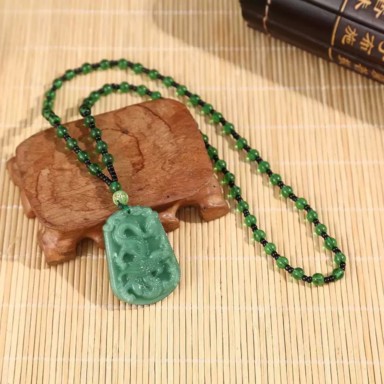 新款浅绿色十二生肖本命年平安扣吊坠男女款毛衣链礼物批发