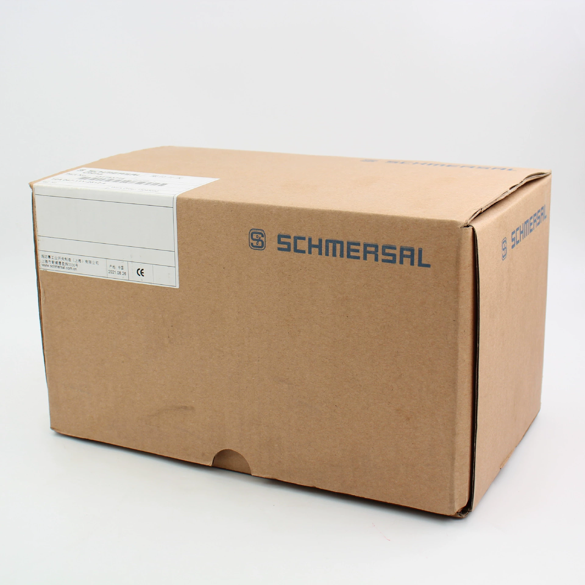 Защитный выключатель Schmersal CSS8-180-2P+D-M-ST немецкий SCHMERSAL спот