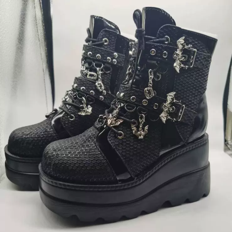 独立站外贸厚底女靴2022新款坡跟Demonia蝙蝠皮带扣短筒马丁靴女
