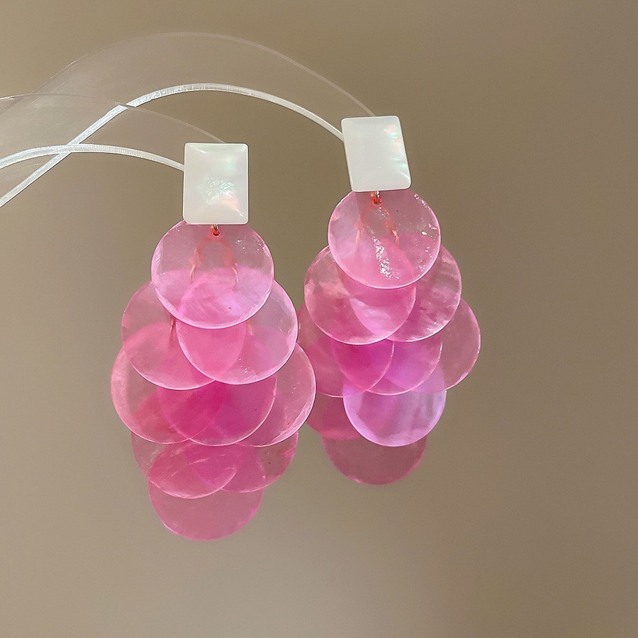 Pendientes de borla de concha geométrica redonda, estilo de vacaciones junto al mar, gancho para la oreja, pendientes de todo fósforo de moda, sentido de clase alta de nicho