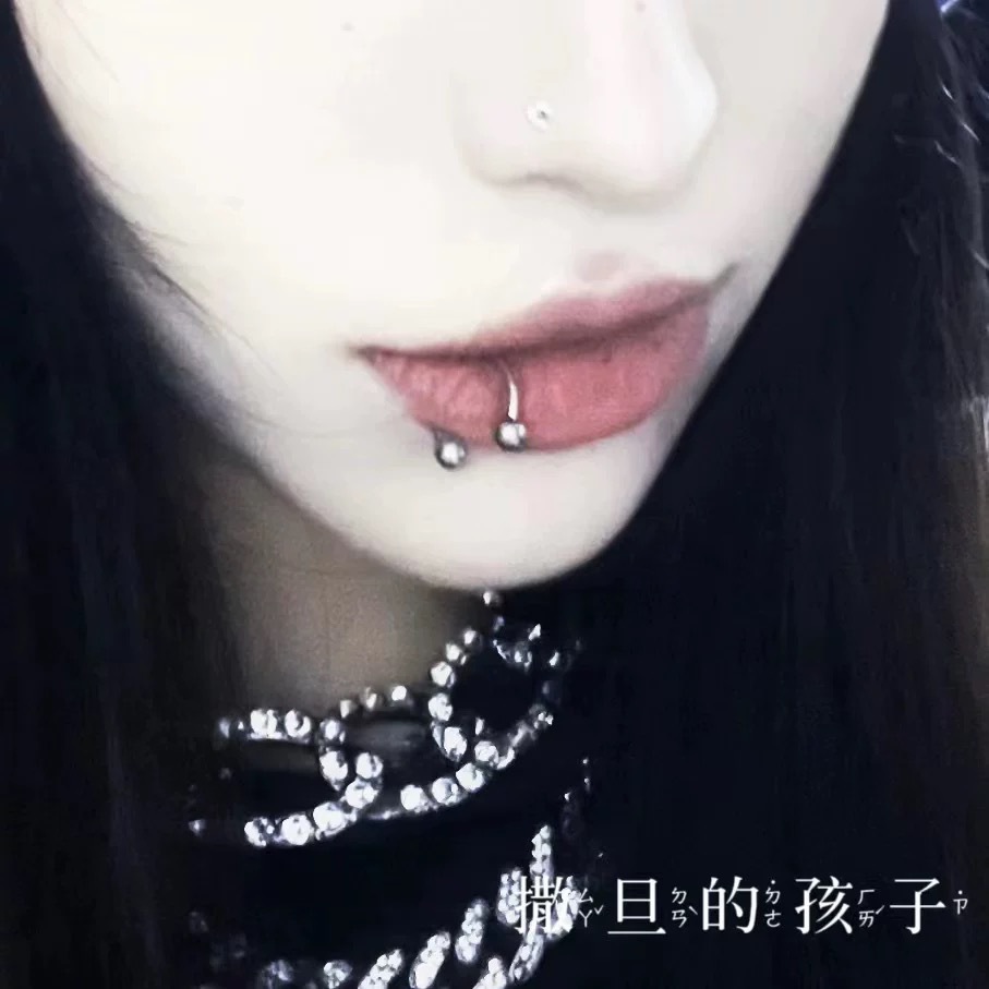 Pointed labret stud close-up product detail