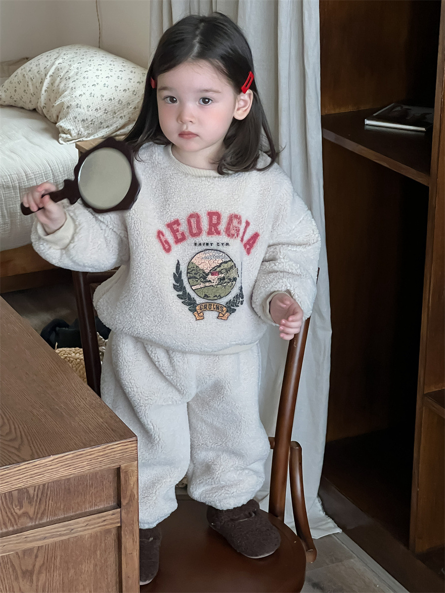 Niños otoño y invierno engrosado conjunto de ropa infantil coreana ropa de invierno bebé letras de niñas con un conjunto de invierno bebé image 8