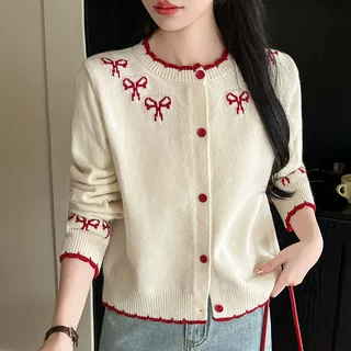 秋季女士短款针织开衫外套女2026新款毛衣韩系氛围感早秋上衣穿搭