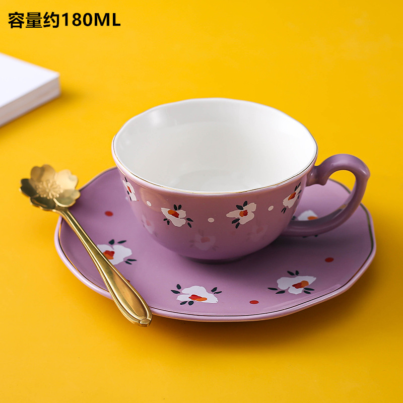 Tazas de café de lujo ligero con cucharas y platos de cerámica para hombres y mujeres de oficina de agua potable rosa lindos tazas de porcelana blanca