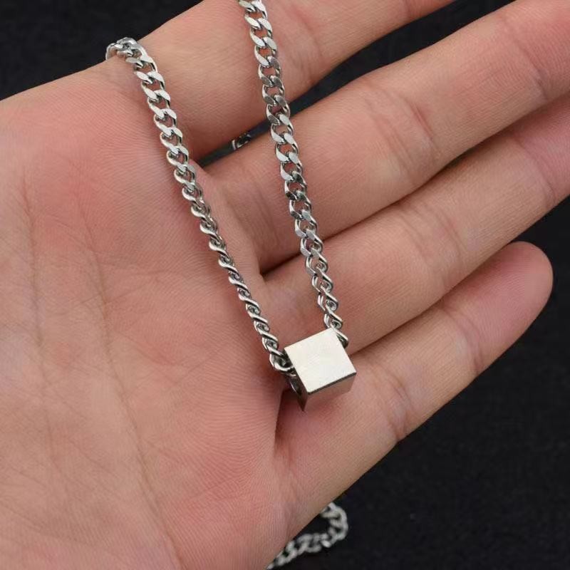 Nytt fyrkantigt halsband i titanstål, trendigt herr- och damerhalsband, enkelt och coolt, personligt hänge i koreansk version, hiphop-stil_voghion.com