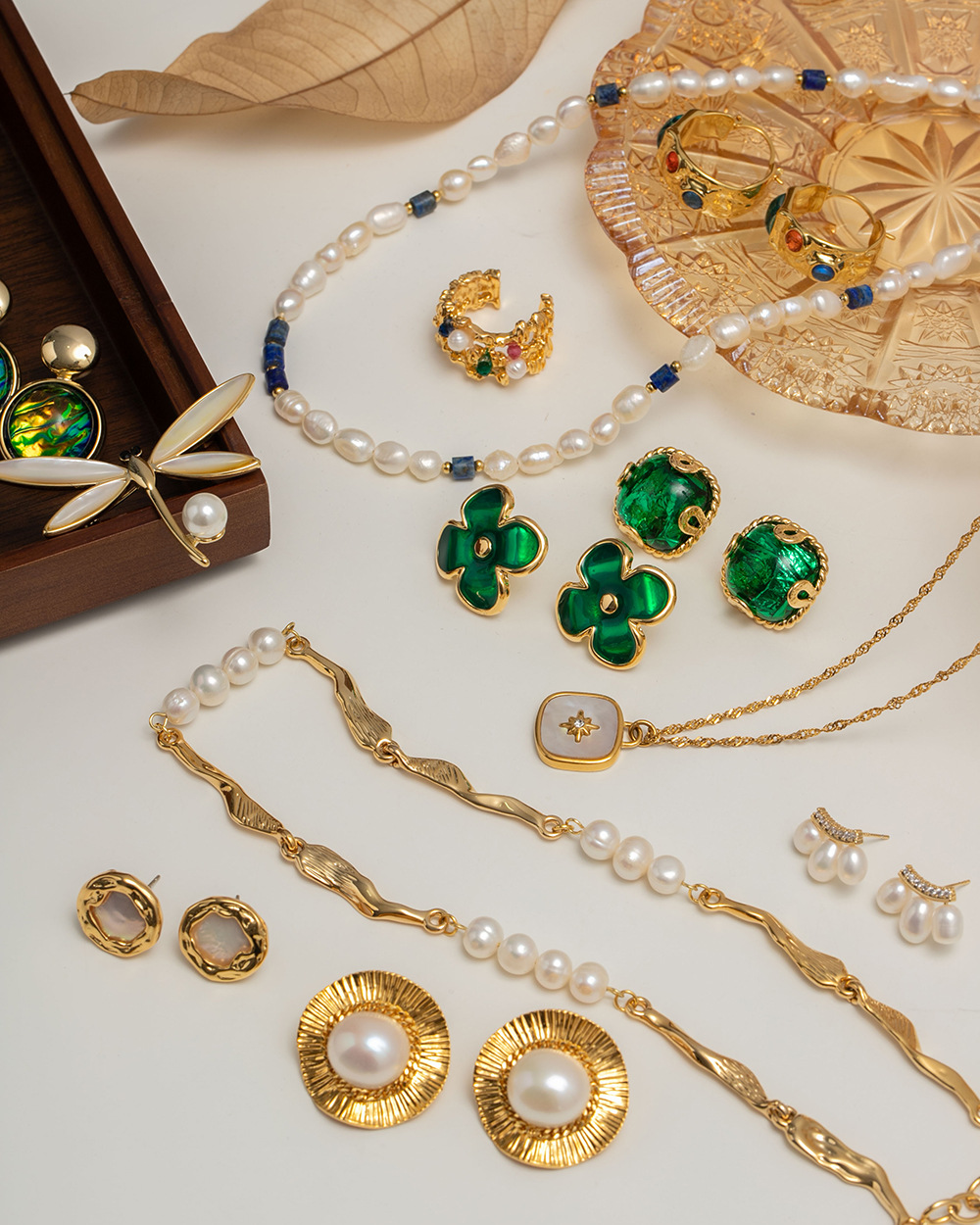 Retro Flower Copper Inlay Artificial Pearls Zircon Ear Studs 1 Pair