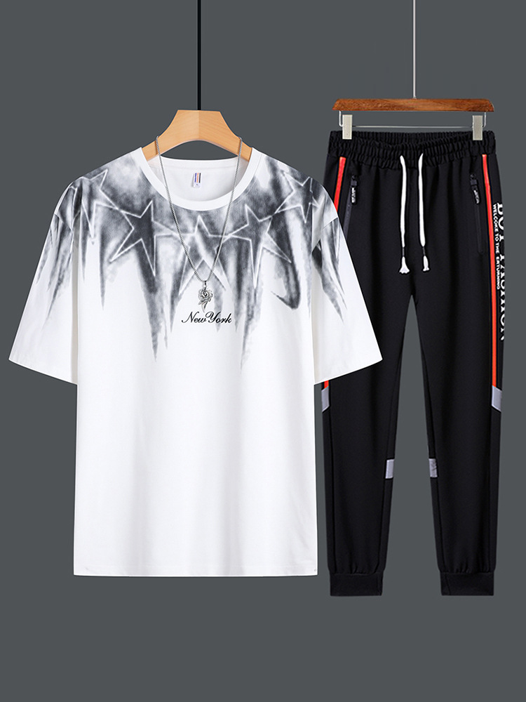 Conjunto de dos piezas de camiseta holgada y pantalones cortos a juego para hombre, estilo juvenil, moderno, deportivo e informal para verano.