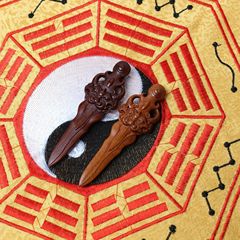 Natural lightning strike wood Rui Lion biting sword lightning strike jujube wood five thunder pendant pendant baby infant wearable jujube wood peach wood sword