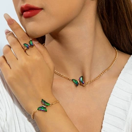 项链;戒指;耳环