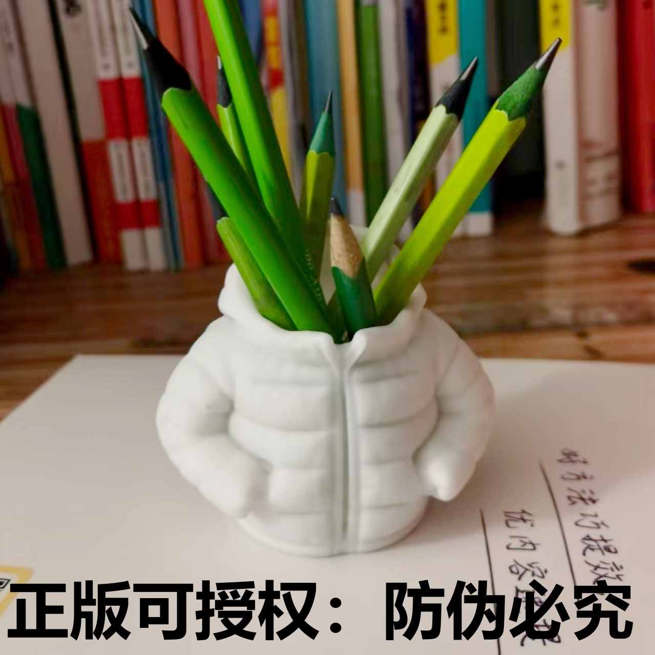 原创设计卡通笔筒收纳盒桌面装饰品办公室创意摆件新奇羽绒服造型