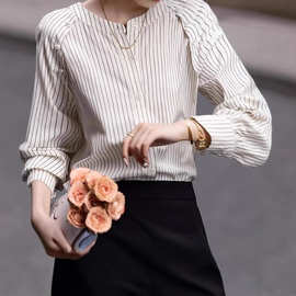 2025年清冷韩风秋轻呼吸云朵棉条纹衬衫舒适遮肉好搭衬衣女装上衣