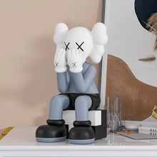 网红潮玩暴力熊捂脸公仔桌面摆件客厅家居电视柜软装装饰品批发