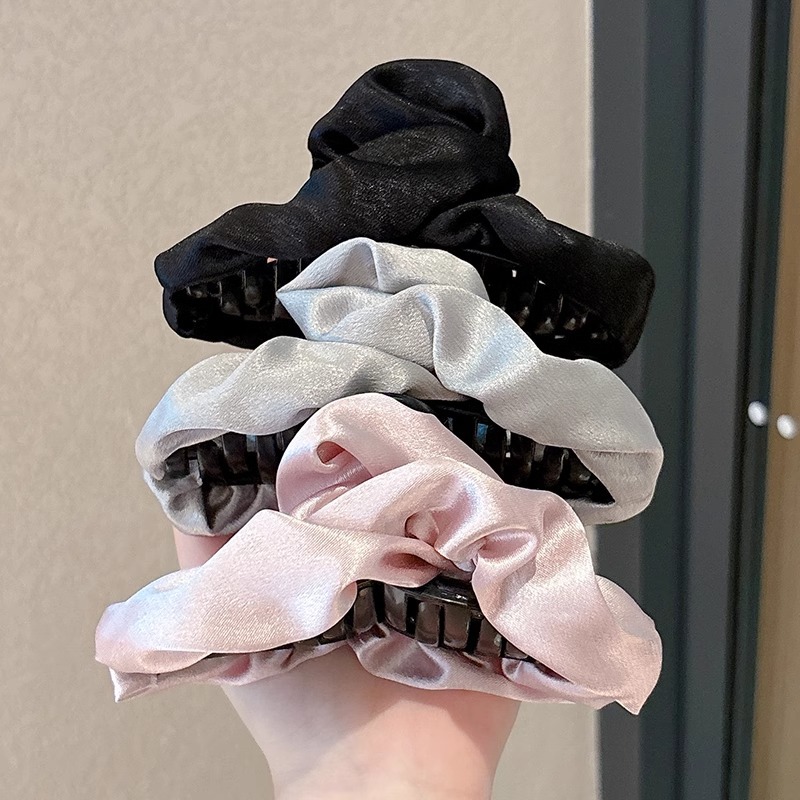 Clip de agarre de temperamento de alta calidad para mujeres de lujo ligero satén detrás de la cabeza de cabello de tiburón clip de cabello 2025 nuevo tocado francés