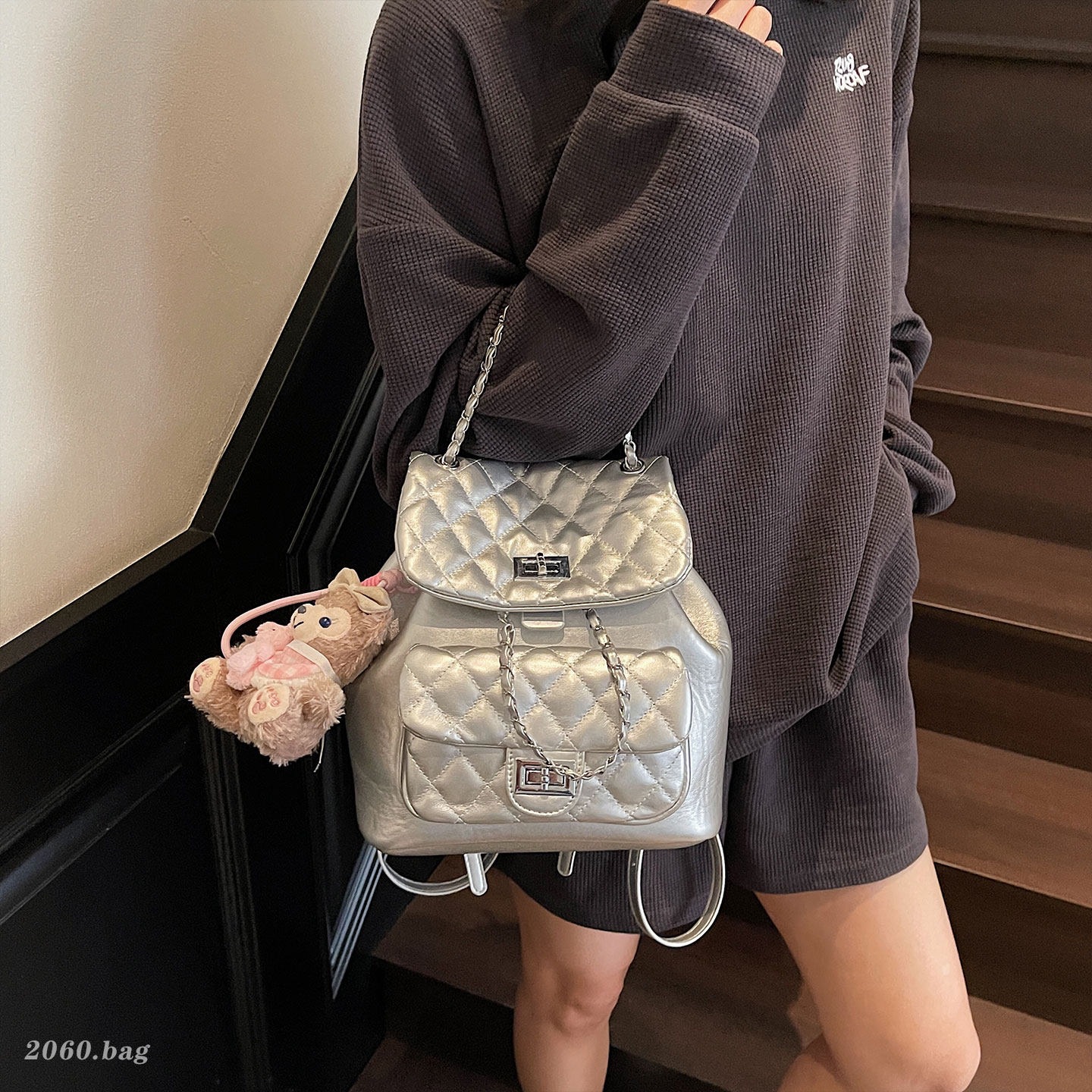 Chaîne de diamond bolsas de viaje femeninas de estilo de fragancia versátil 2026 mochila de moda de hombro nueva mochila de gran capacidad pequeña