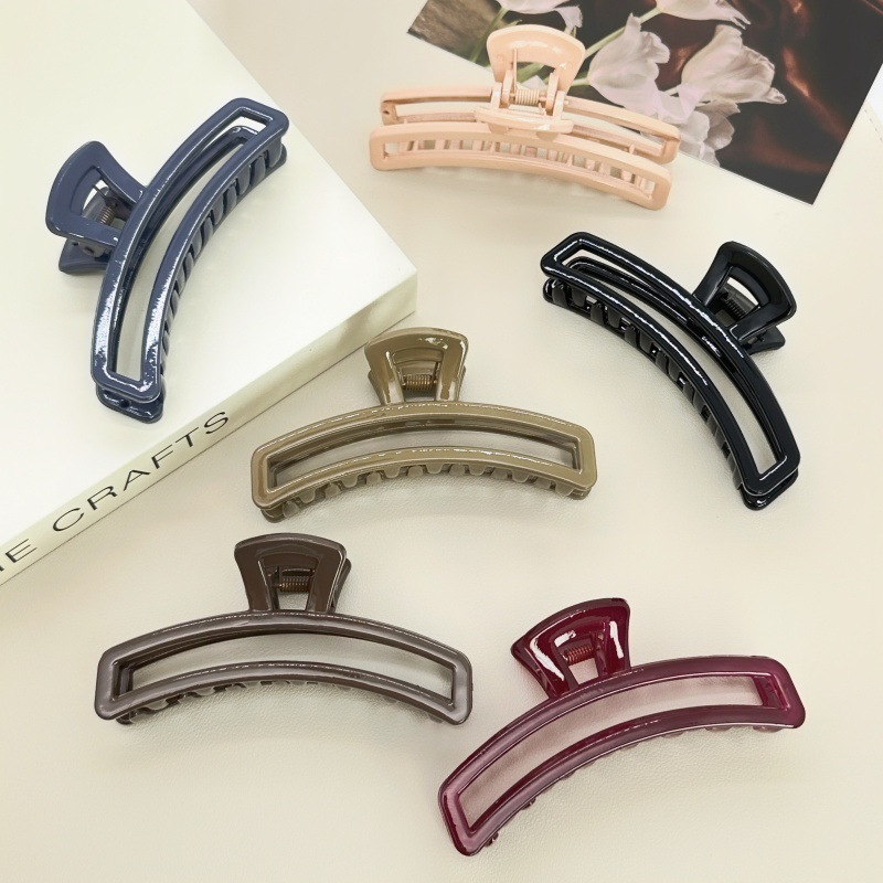 Pearl twist hair clip with plastic embellishment women's Korean side clip Korean style individually packaged pastoral two-yuan store accessories