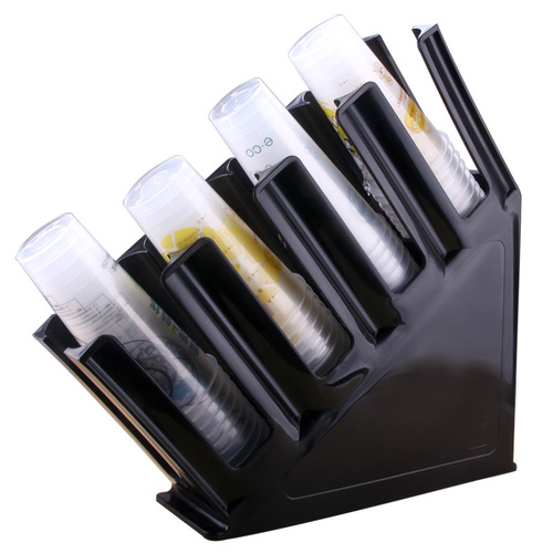 Coffee and milk tea shop takes plastic paper cups and puts disposable cup divider into one-piece take-out cup holder