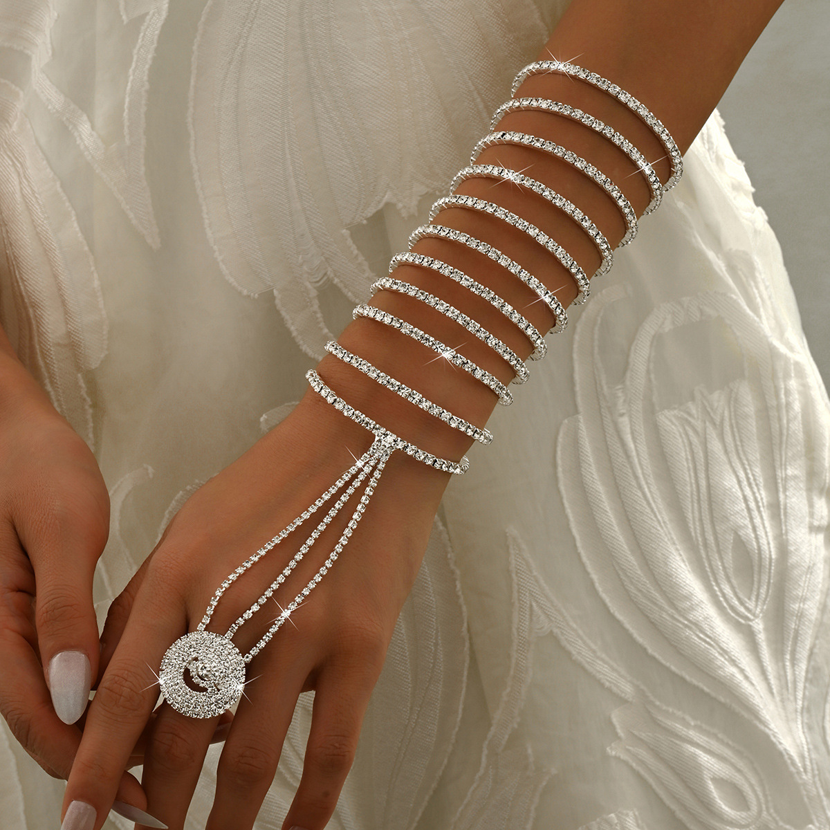 Brazaletes transfronterizos de diamantes multicapa de dedo de actrices accesorios de ropa de actrices de espectáculo joyas de decoración brillante pulsera de diamante completo image 3