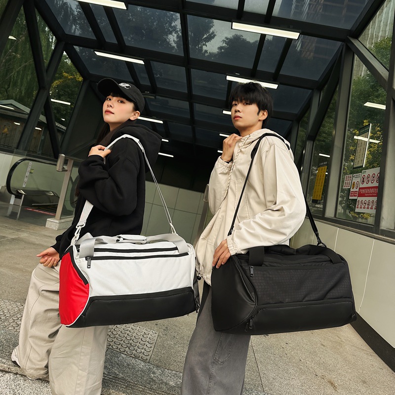 Diseño sentido de color a juego bolsa de fitness deportiva de pareja marca de moda bolso de mensajero portátil para hombre bolso de viaje de ocio de gran capacidad