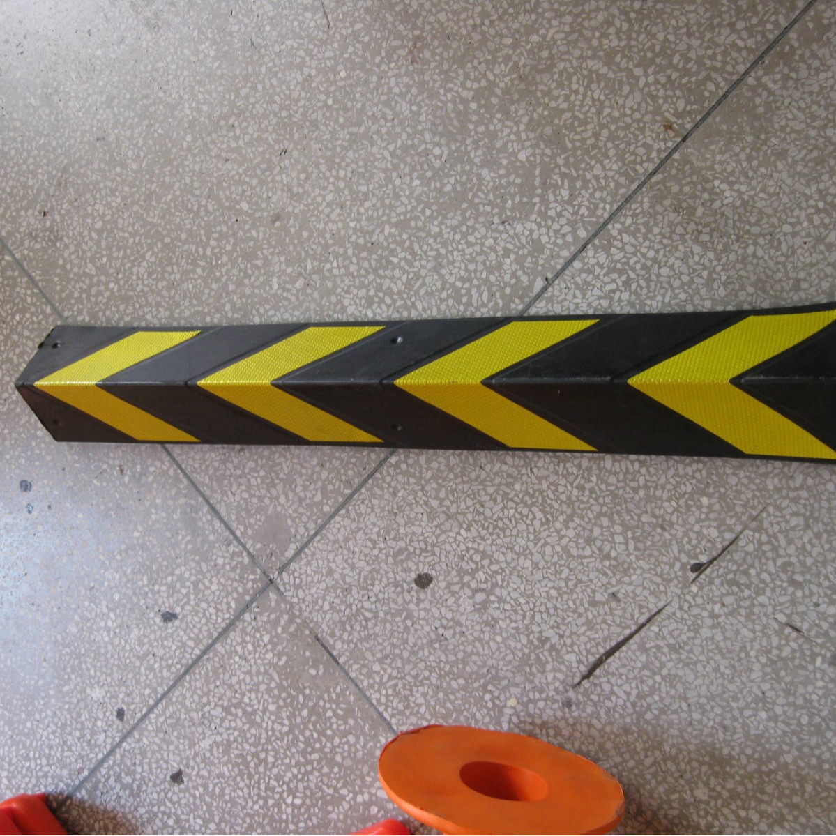 墙角橡胶保护器 直护角 车位护角 80cm 120cm直护角 圆护角