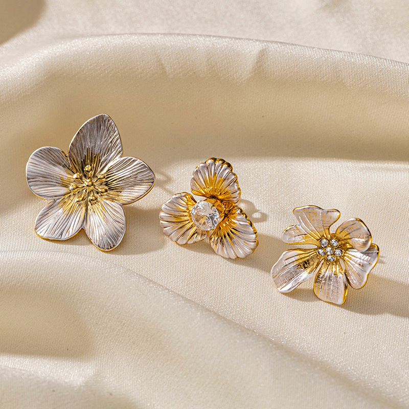 TENA estilo retrógrado francés estilo palacio de acero inoxidable elegante aretes de flores estilo medieval ligero lujo alta sensación de aretes al por mayor