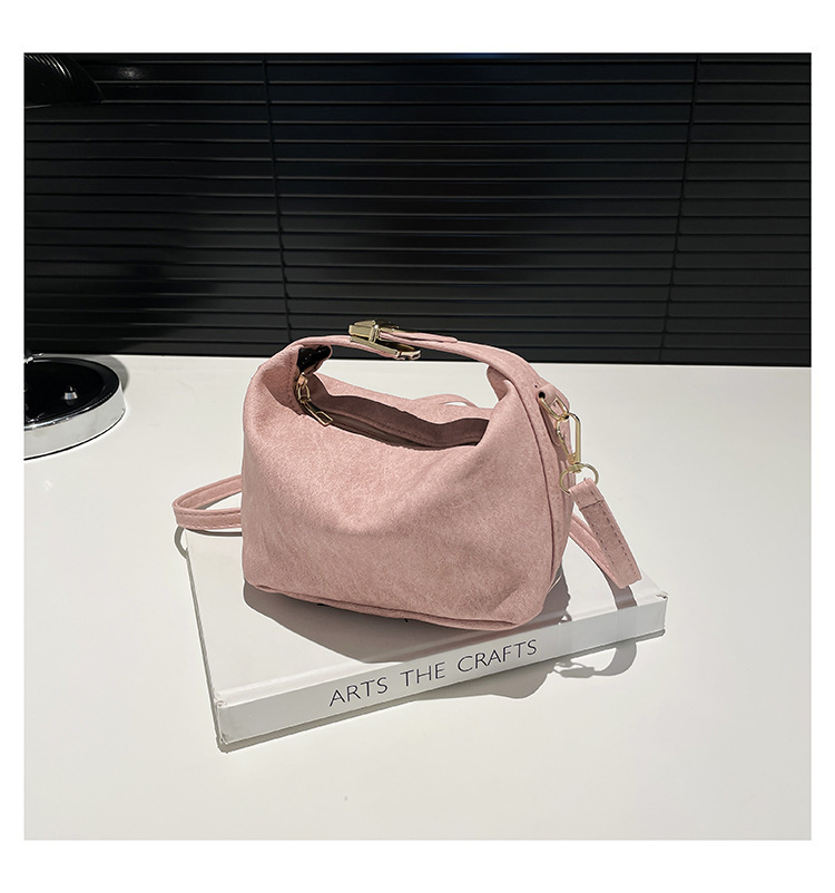 Nueva bolsa de hombro coreana universal 2024 otoño invierno bolso de mano de estilo extranjero diseño de nicho de moda de alto nivel